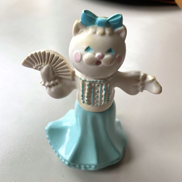 Cat Dancing Avon Sweet Honesty Cologne Blue & White Bottle Fan Dress Bow Vintage - Picture 1 of 5